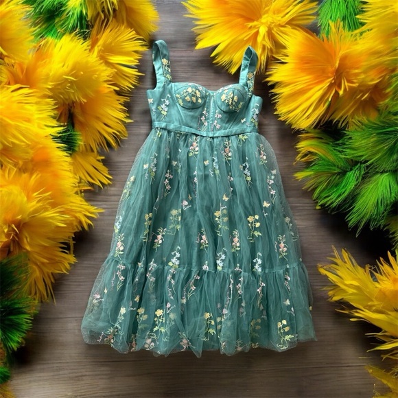 The Unbranded Brand Dresses & Skirts - Floral Embroidered Green Dress